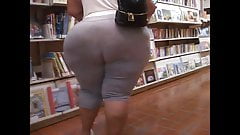 Puerto Rican Mom with Mega Butt (candid)